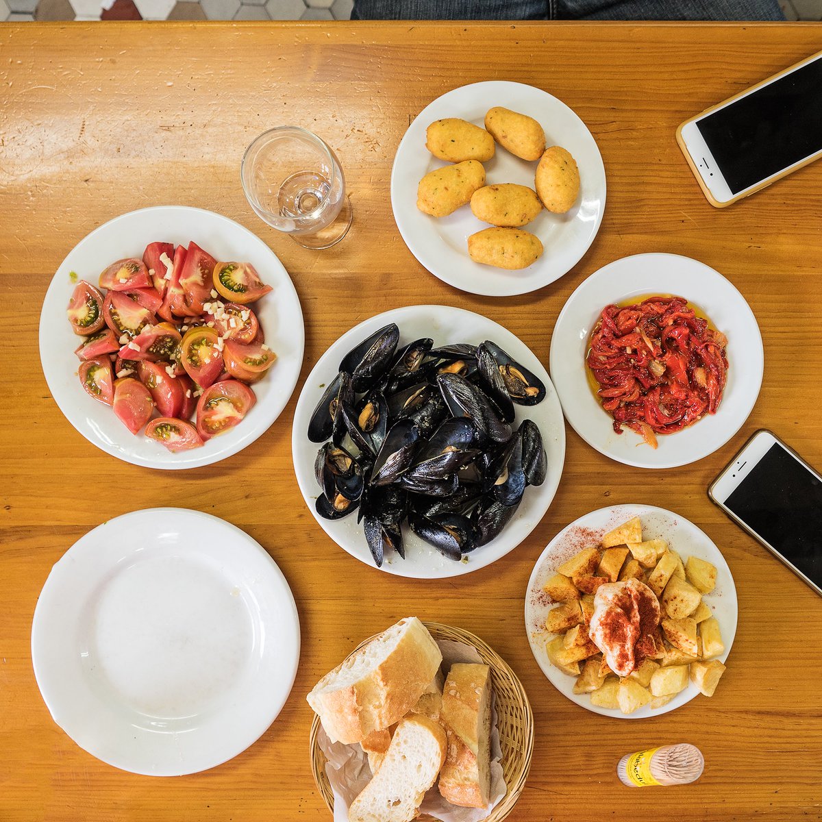 tragaldabaspro's tweet photo. Magnífico #almuerzo con 2 magníficos #tragaldabas en #LesTendes en medio de la #huerta valenciana #esmorzar https://t.co/C2sxSuVHba