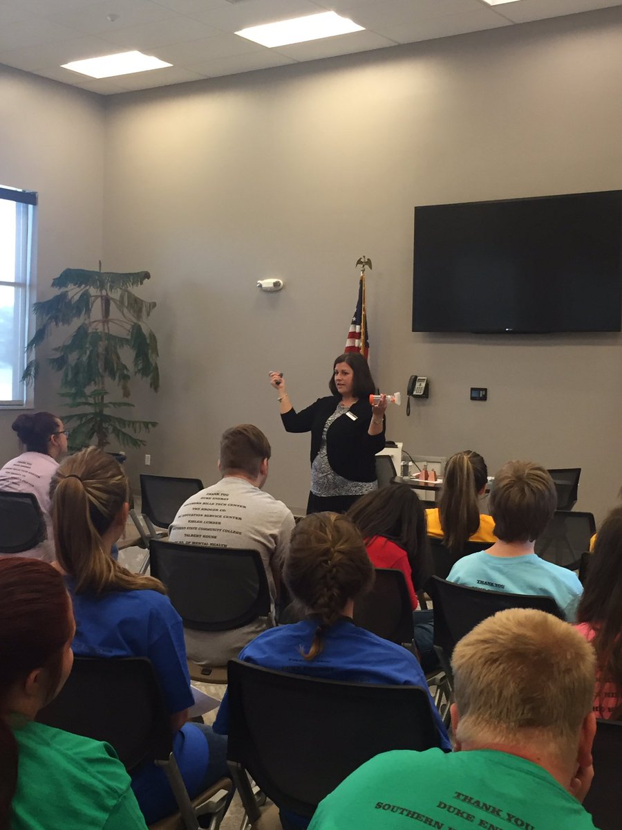 southernstatecc's tweet photo. Chyanne Collins shares about our Respiratory Care program w students from Project Discovery #connectsscc https://t.co/GeoNPCmMHZ