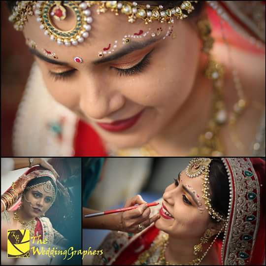 TheWeddingGraph's tweet image. The Charming Bride getting ready to meet her Price Charming 
Bridal Moments captured by #theweddinggraphers