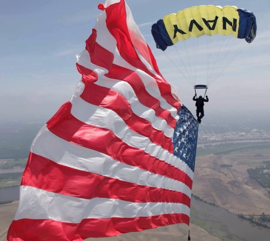 Hooyah61's tweet image. On this day in 1777, Congress orders the U.S. flag have thirteen stars and alternating red and white stripes. @USMC