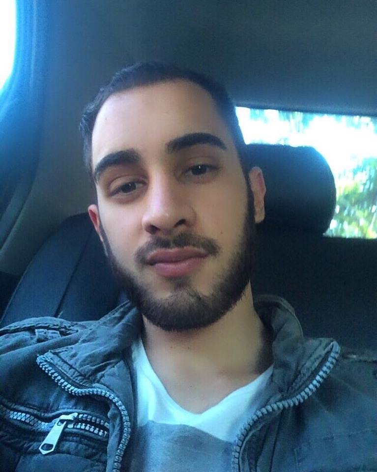 MelimOficial's tweet photo. Resistir e chegar com cara de cansado ou dormir no carro e chegar com cara de sono? Um dilema 😂 https://t.co/mTAKVyZndu