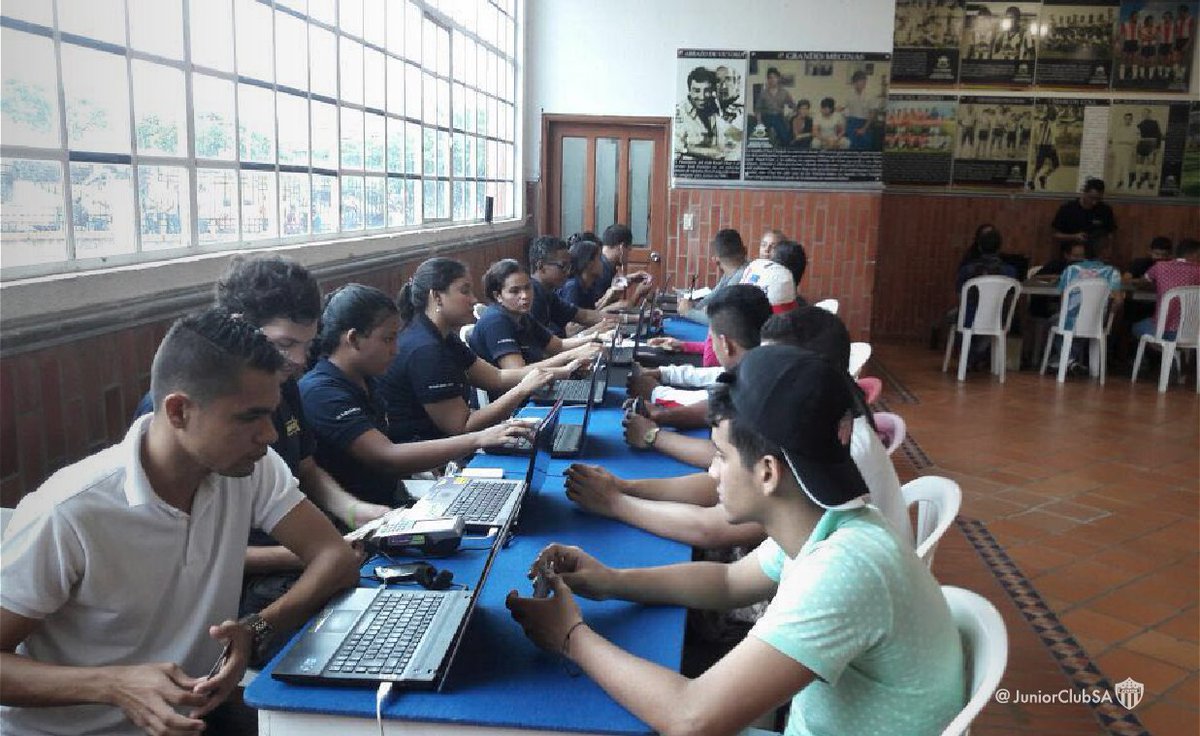 JuniorClubSA's tweet image. Destacamos la atención a nuestros hinchas en el punto de venta del Romelio Martínez
#LlenemosElMetro