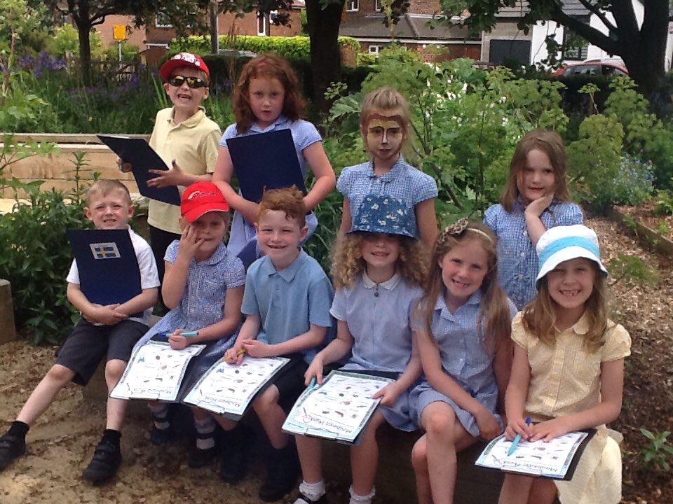 KNoon36's tweet photo. 2nd term of nature club - bug hunting and designing bug houses @Battyeford https://t.co/A9JMXxsccR