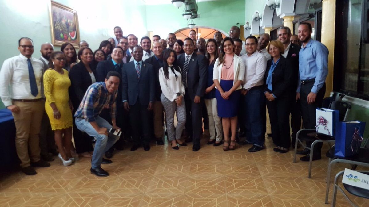 PedroFCruz's tweet photo. Noche espectacular en donde intercambiamos ideas y experiencias con nuestros amigos de @LEmergente en Dominicana https://t.co/21gW02tI4X