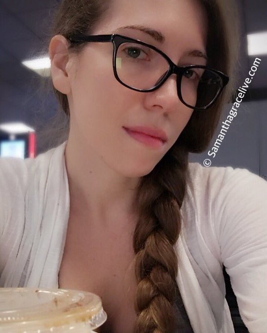 I look like I'm about 14 years old without make up. Traveling to NYC today. Fueling right now w/ healthy<a href="/tag/clip"class="tags"><span>#clip</span></a>