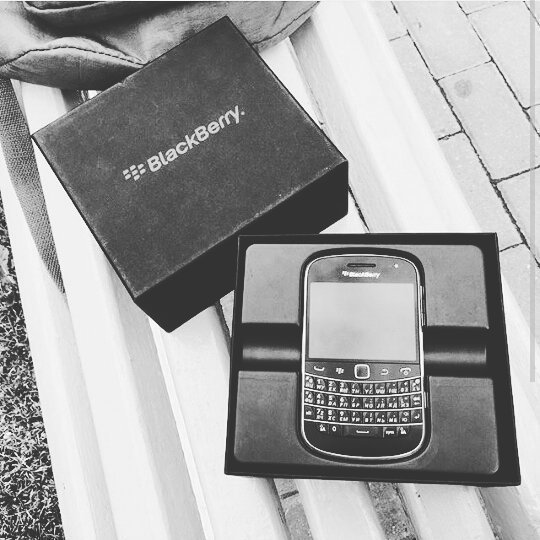 xtremebberry's tweet photo. BlackBerry Bold 5 #ReGram @_shbz_: #Blackberry #black nd #white #love #new #Phone #instahu… https://t.co/QcYrMu7cc3 https://t.co/AToAHNmBJm