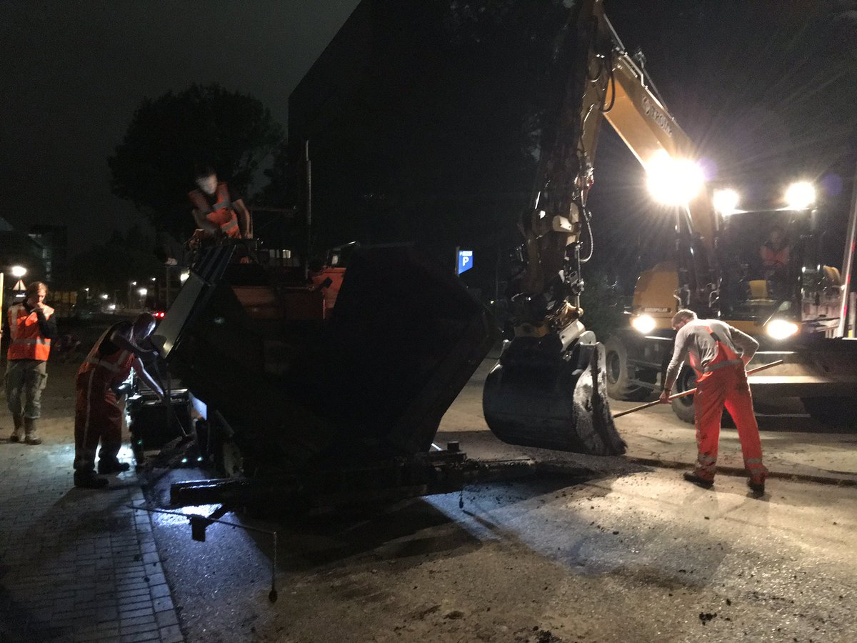 #asfalt #nachtwerk <a href="/Amsterdam/">Amsterdam</a> herstellen klinkersleuven