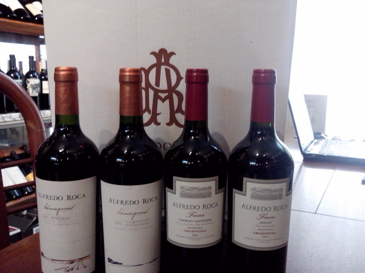 cepas08's tweet photo. estuche x 4 de Bodega Roca(2 fincas y 2 Dedicasion persona) ideal regalo  $ 640 https://t.co/J4PkcYzIwQ