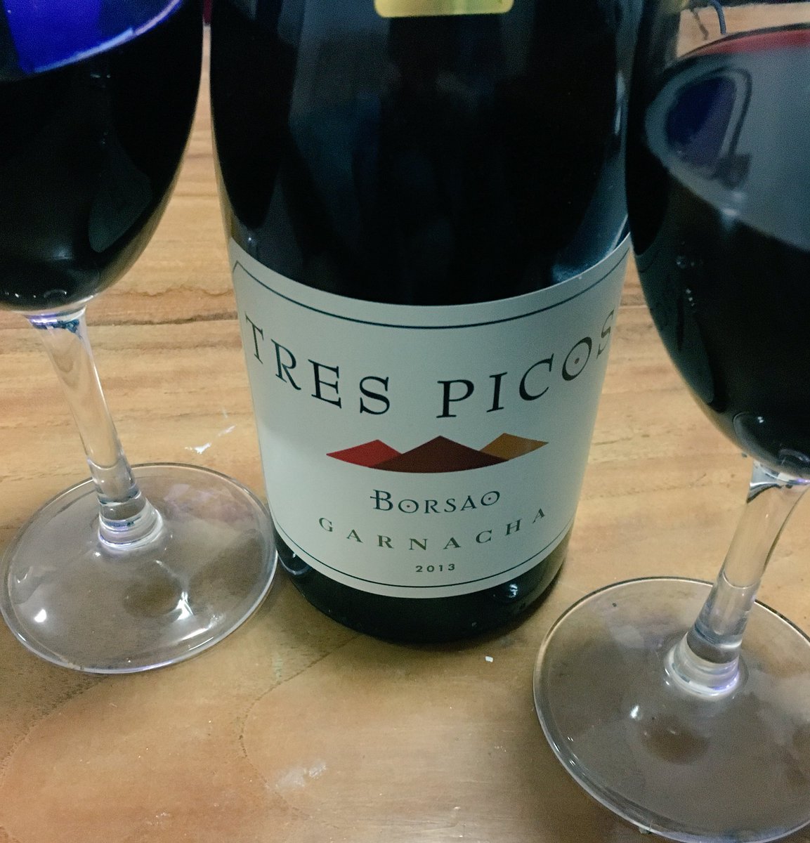 Fresh Cherry &amp; Blackberry in this 2013 Borsao Tres Picos Spanish Garnacha #TippleTuesday #Grenache #Winetasting 🍷