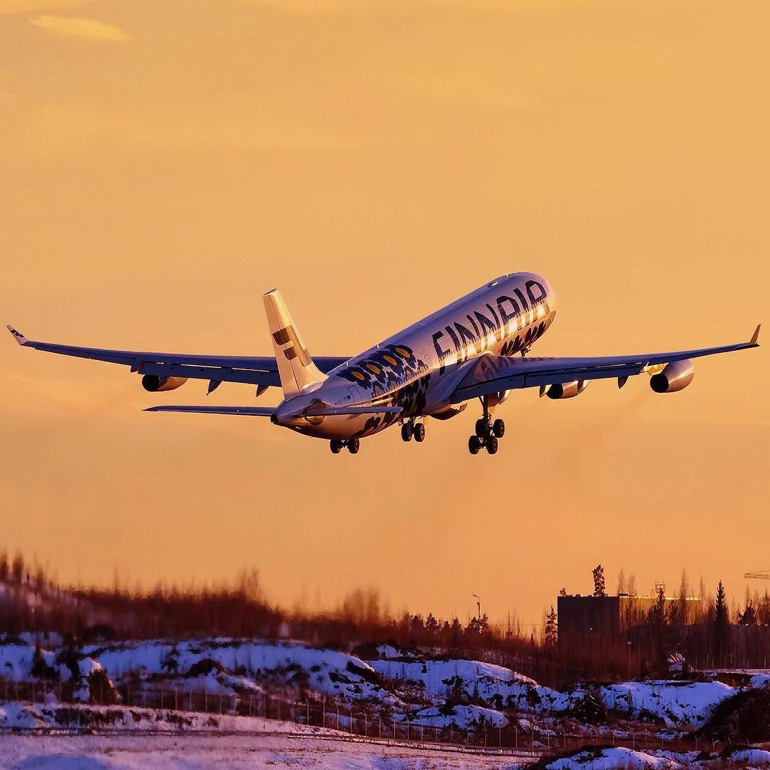 Runway8L's tweet photo. Beautiful Finnair A340 Climbing Out of Helsinki! #avgeek https://t.co/9x5wuagwkL