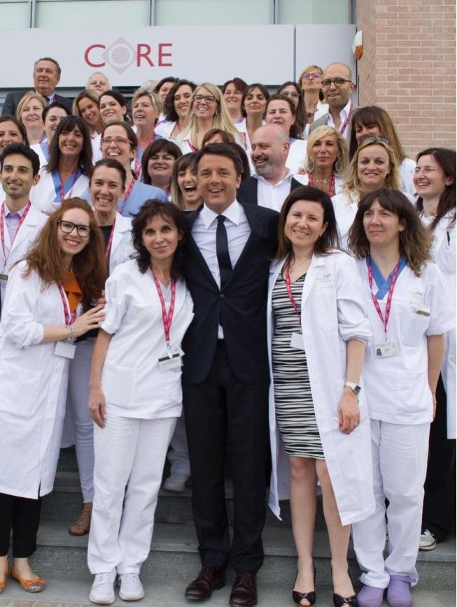 CurrentiCalamo_'s tweet photo. Ecco come si presenta #Berlusconi dopo l'intervento https://t.co/4Pgkynj0C6