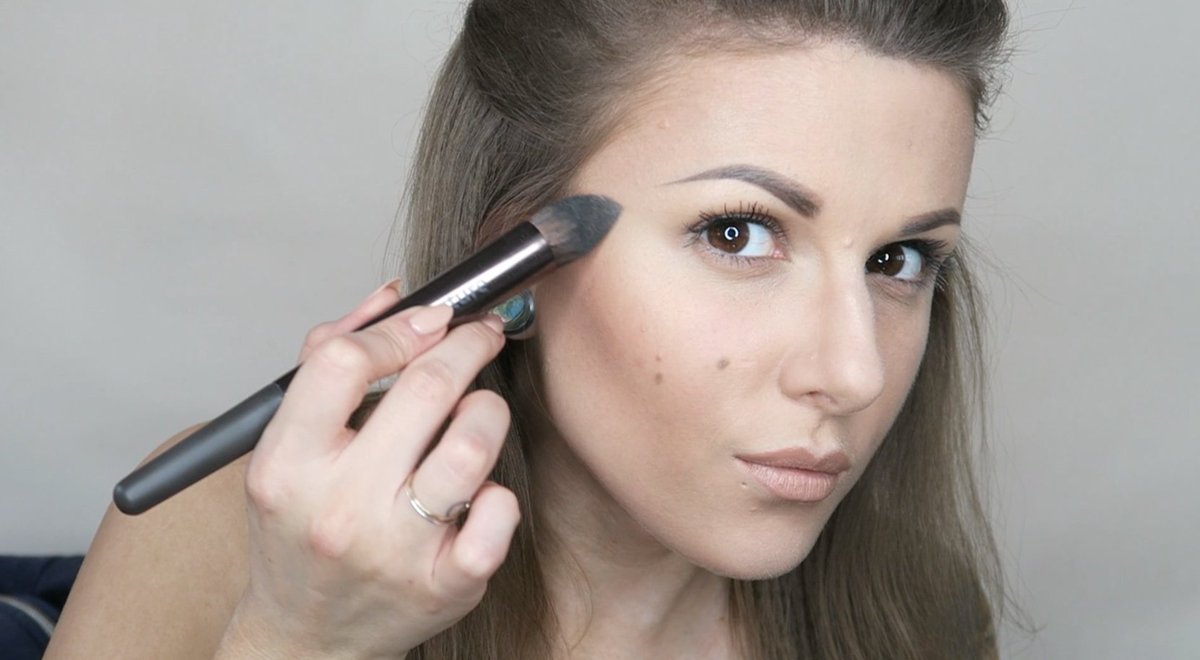 Beautyanthedirt's tweet photo. Watch @HannahPowling swatch & demo new @NudeByNature #ContourCollection ! https://t.co/oQe5110wMN https://t.co/qCM0sEAZSb