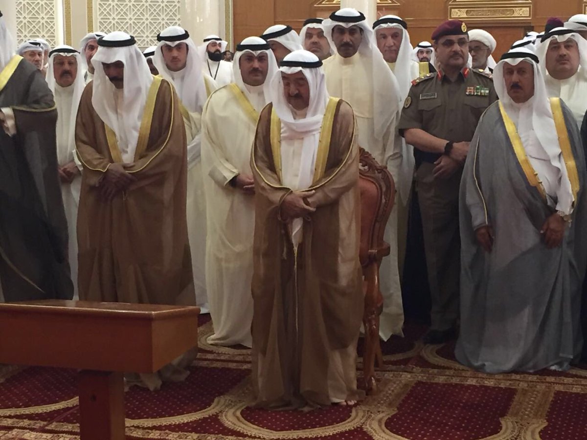 a7madalrefai's tweet photo. قبل قليل شرفنا سمو الامير وولي العهد  بمسجد الصادق ليجدد العزاء بشهداءنا، رحم الله الشهداء
#مسجد_الصادق
#هذولا_عيالي https://t.co/wjK4fD7Pa1