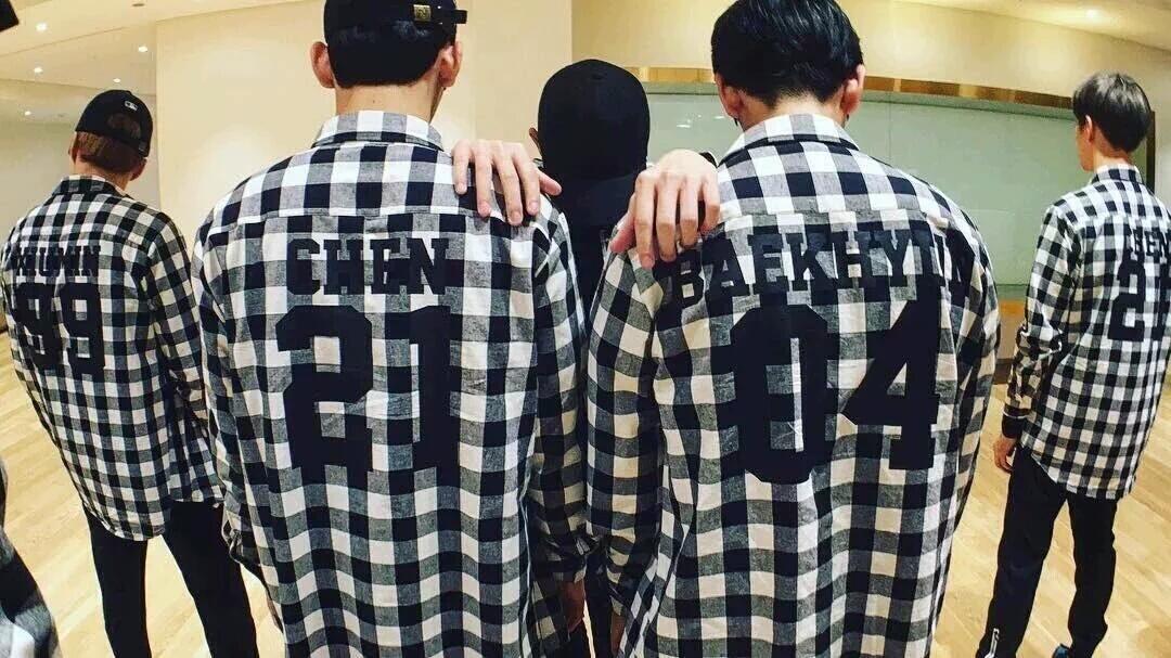 hyoyeonsubs2's tweet photo. In which everyone wants to be 'CHEN JONGDAE ssi'..
Including non-EXO (Seungri!!) 😁😁😁
#CHEN21 #JDC https://t.co/bX67UaPYQZ