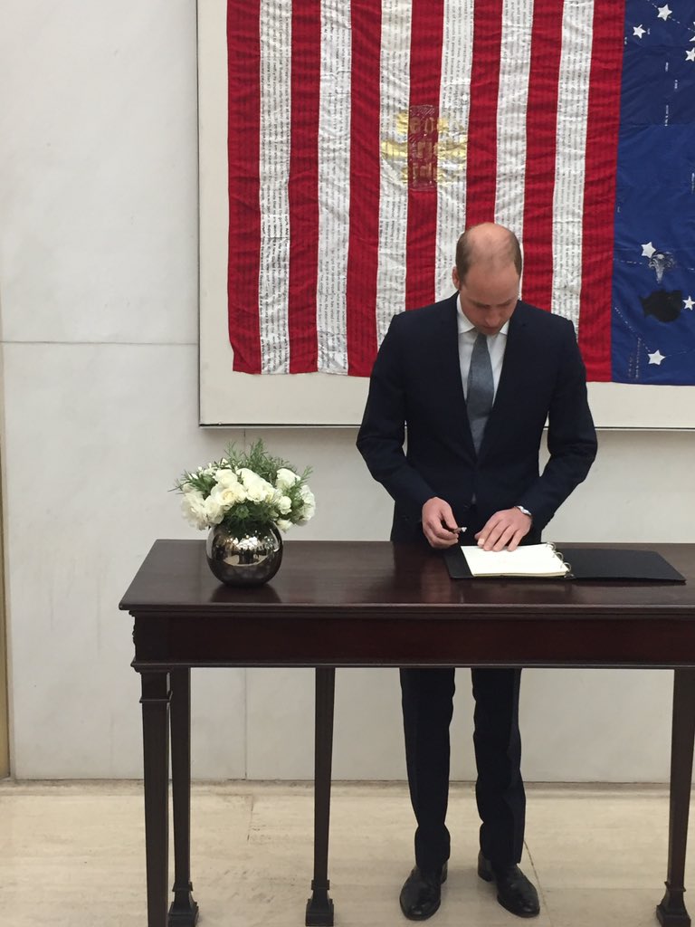 KensingtonRoyal's tweet image. The book was signed in front of a flag presented to Former Secretary of State Hillary Clinton by @Kaleidoscope_T
