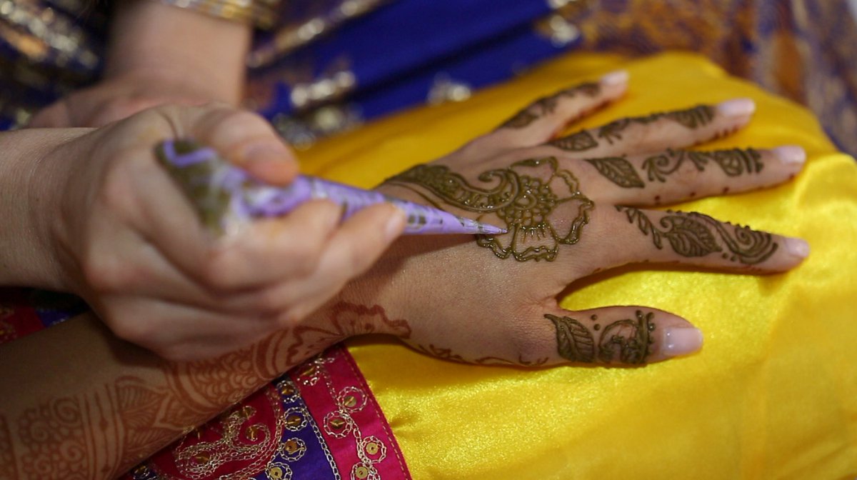 roblesvideo's tweet photo. #mehndi #henna #indianwedding #weddingfilm #roblesvideo #weddingvideo #rhodeislandweddi g https://t.co/gpI78Lbf7D