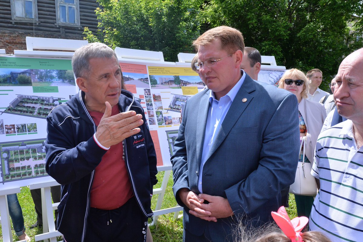 Рустам Минниханов с рабочей поездкой посетил Зеленодольск.

#РеспубликаТатарстан #Минниханов