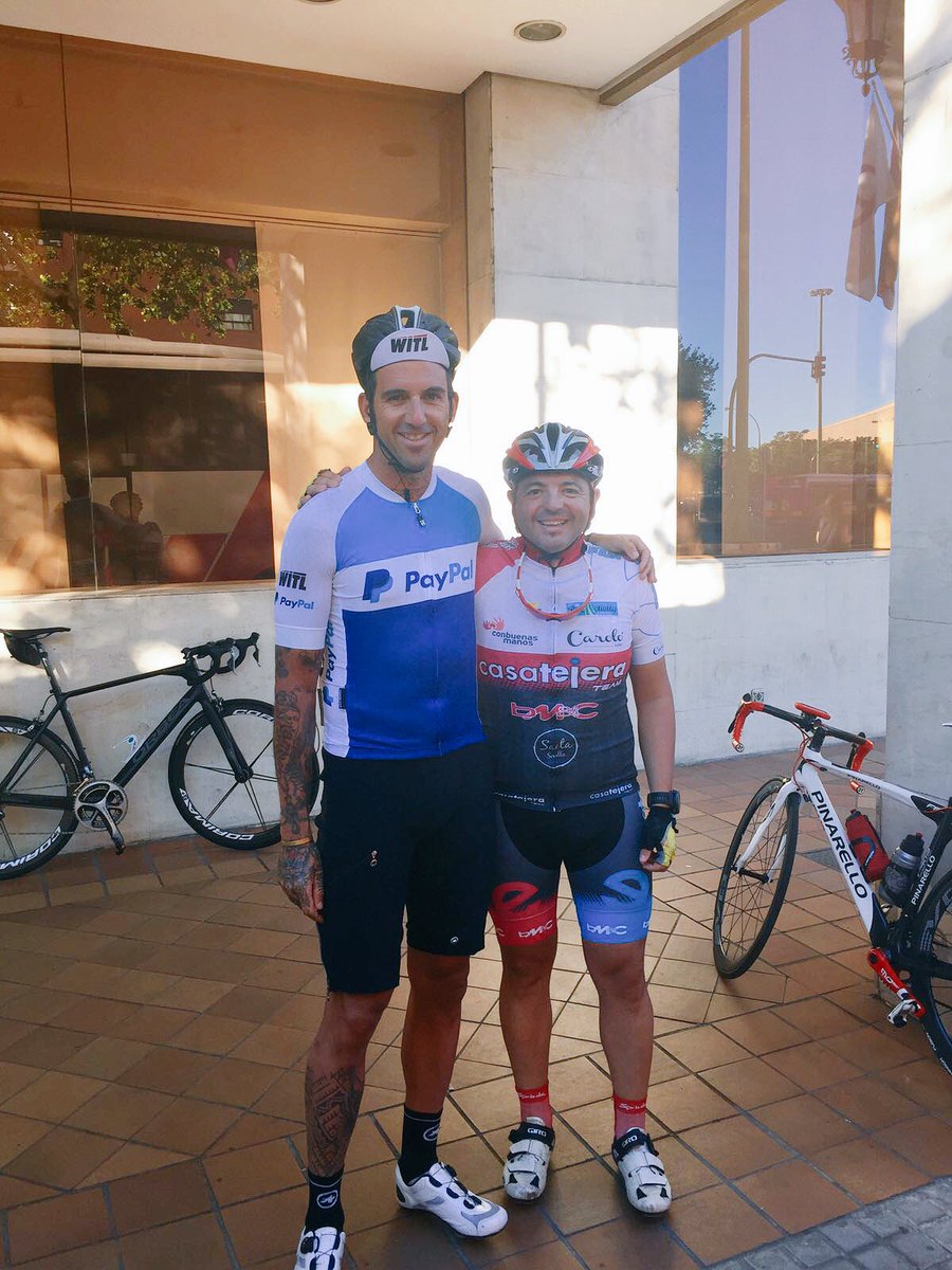 Nuestro amigo <a href="/Quinteroclari/">Antonio J. Quintero</a> esta mañana con el gran <a href="/josefajram/">Josef Ajram Tares</a>!!Quien habrá ganado? <a href="/PayPal/">PayPal</a> #rutacashless
