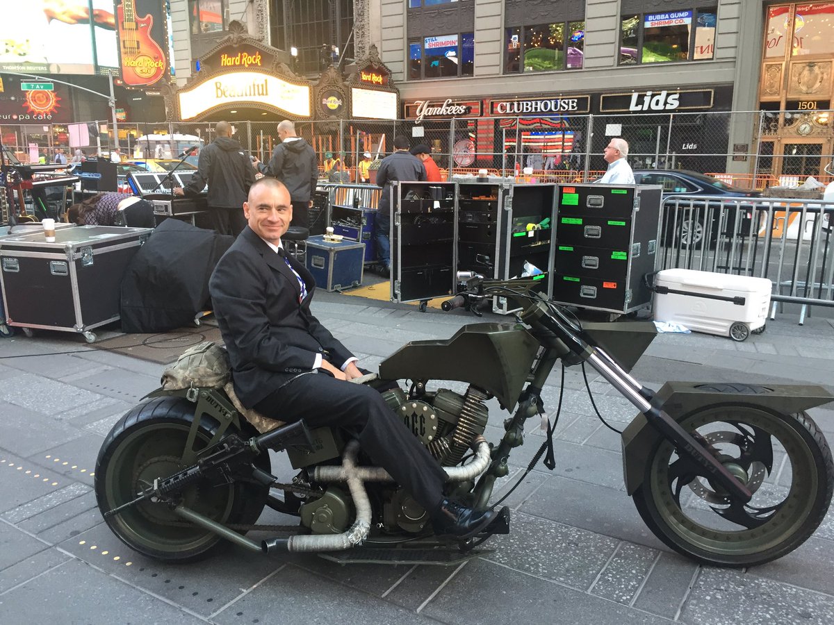 spencer_greg's tweet image. This is how I roll. #ArmyBDay #armychopper #TimesSquare
