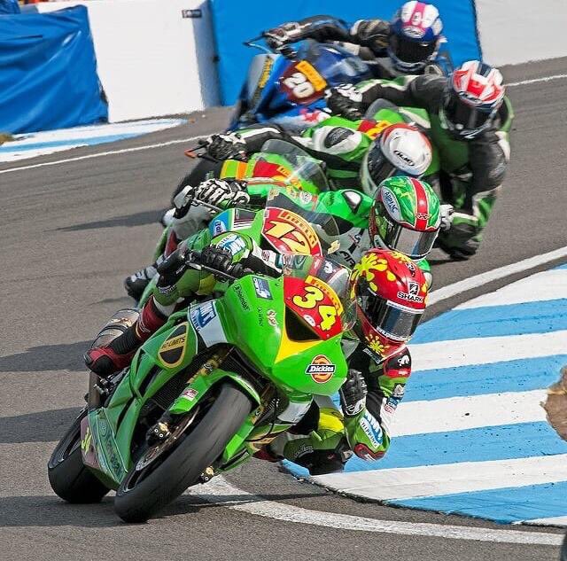 jonleach48's tweet image. Loving this photo @JordanWeaving34 #howclose #kawasaki #TeamGreen