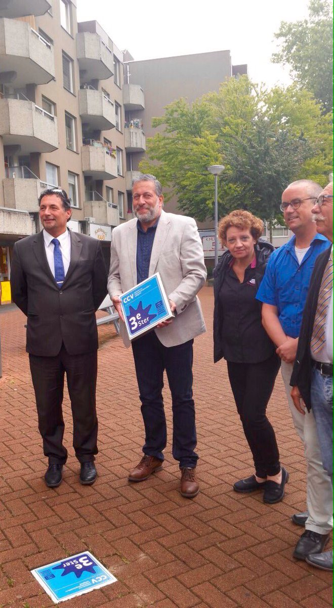 orlanca64's tweet photo. #winkelcentrum defuik en meeuwenpunt in #hoogvliet krijgen #kvo ster uitgereikt. Mooi resultaat van @cindynortan https://t.co/YWSOEo72g4