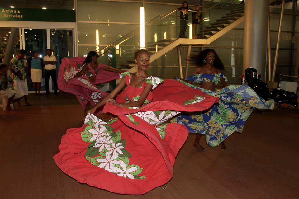 [#WorldClub10s] @TheSharksZA were welcomed in #Mauritius by Sega dancers facebook.com/worldclub10s/v… #Rugby #Sports