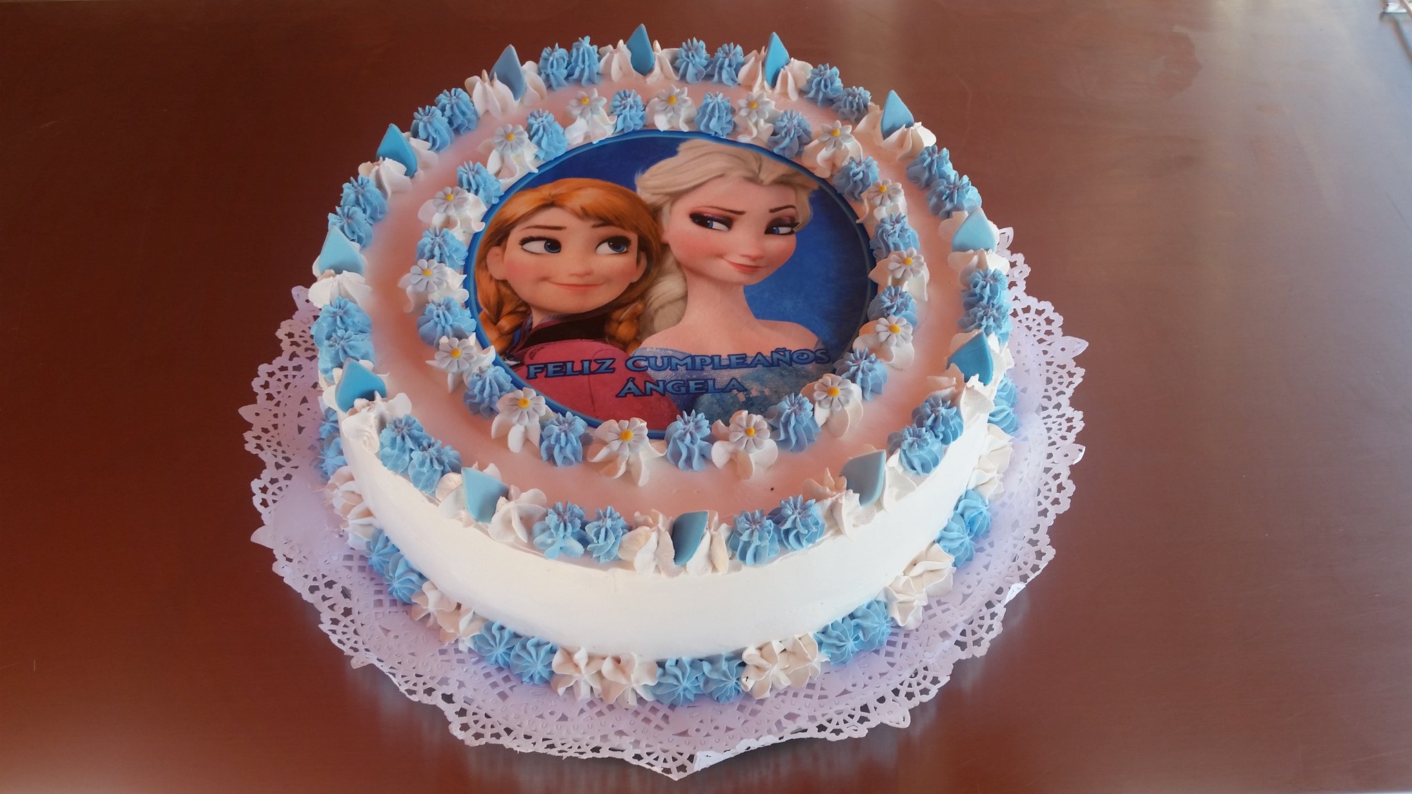 La Ima On Twitter Torta De Ana Y Elsa De Frozen Pidela Online Https T Co Xsskzrfwvp Usa El Codigo 1273 Y Recibe 2 000 De Descuento
