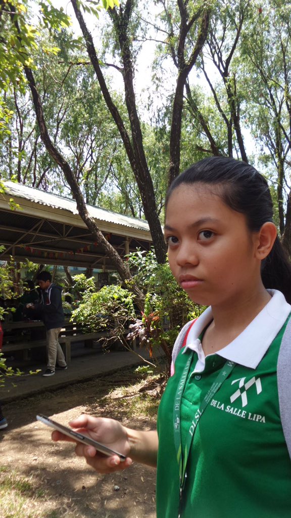 LS108_'s tweet photo. Yung puro ka na lang daw cellphone, kaya kukunin na nila https://t.co/CO1fFbwo54