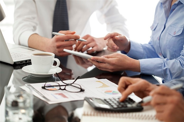 LindsayDraz's tweet photo. New Overtime Rules: How Bonuses Can Help You Meet the New Salary Requirement #smallbiz https://t.co/64WYEzD9X9 https://t.co/l65s0tVHwm