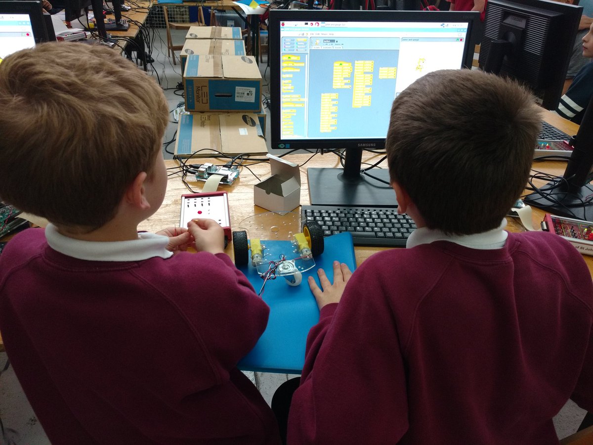MuseumsInspire's tweet photo. We're at @IWMDuxford as part of 
@STEMteameast. @Raspberry_Pi, @gpiobox, #SCRATCH - roaming robot! https://t.co/HPS6jUlfXs