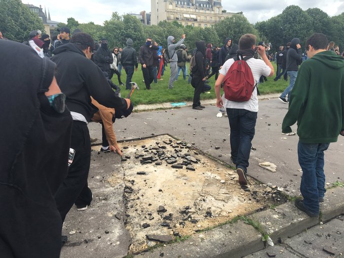 View image on Twitter