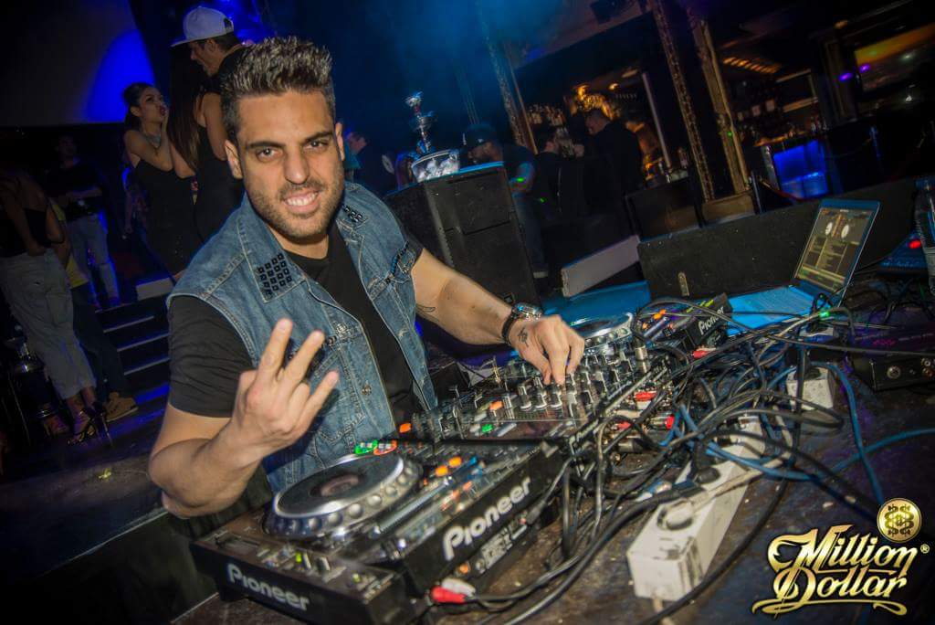 AlbertoEl7's tweet photo. Esta noche,#MillionDollar!
En #Discoteca #JoyEslava
#Listade ALBERTO SÁNCHEZ
Info y reservas 699720434
#Cámbiame256 https://t.co/g3wvRSYA8T
