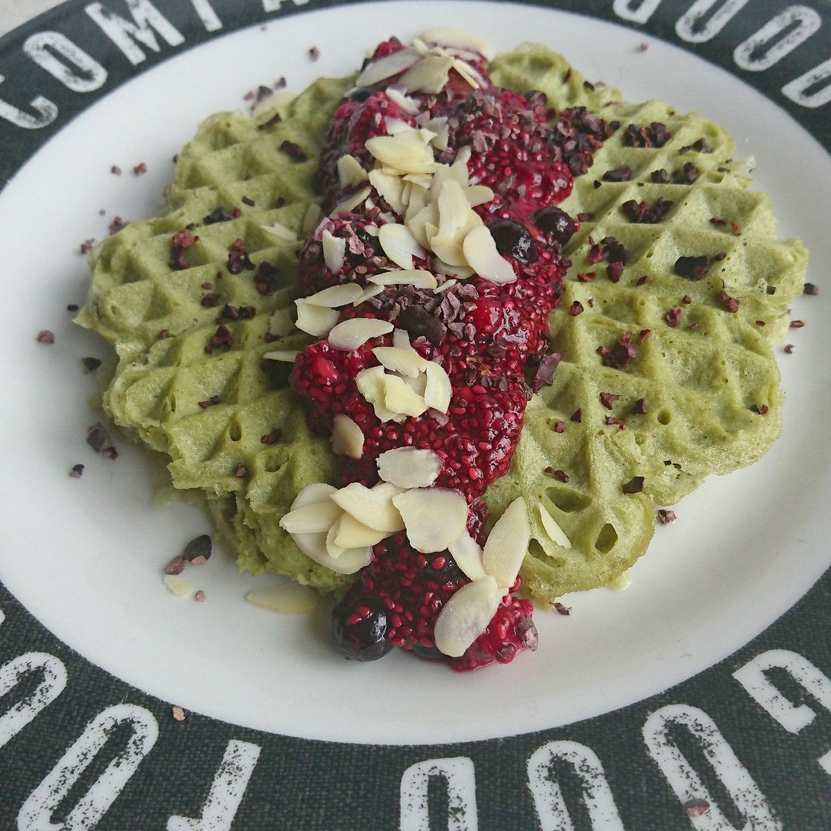 SpamellaB's tweet photo. Busy morning / powerwalk / late lunch: #glutenfree Matcha Protein Waffles + Berry Jam 💚👍 https://t.co/No3Llq5s4y https://t.co/qLRdEHoqxR
