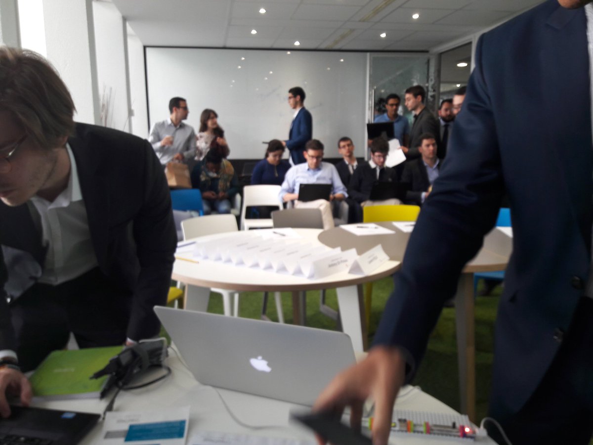 SBenarrouch's tweet photo. Let's #pitch ! #hackathon #Solucom #IoT https://t.co/JSljG7NMIa