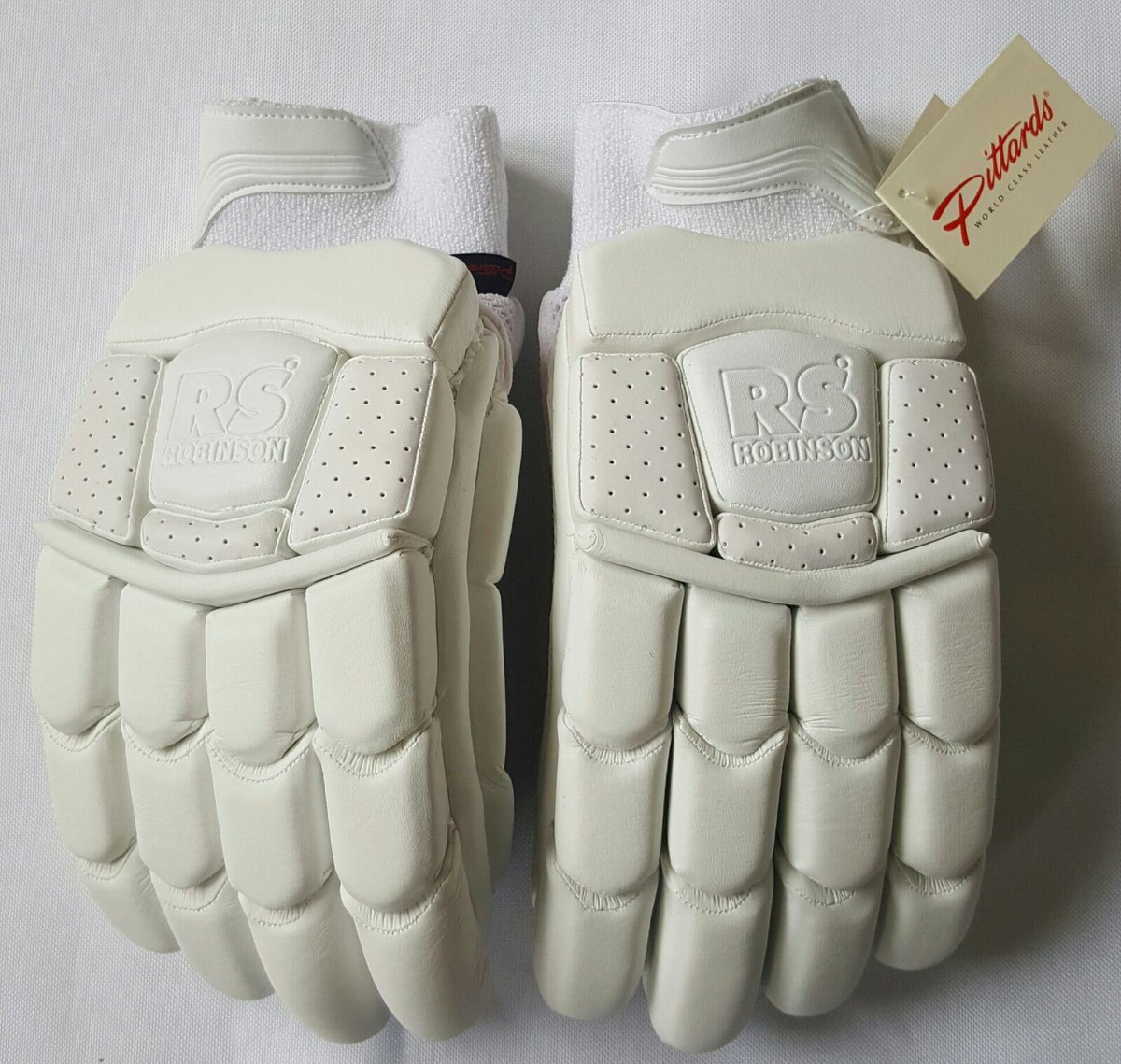 SQSports's tweet photo. Who likes the classic All White Traditional look on their #Batting #Gloves? Well look at these... 😍 https://t.co/WgTtQcE3wW