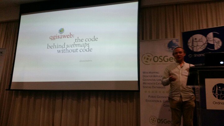 Dragons8mycat's tweet image. @tomchadwin talking #qgis2web!