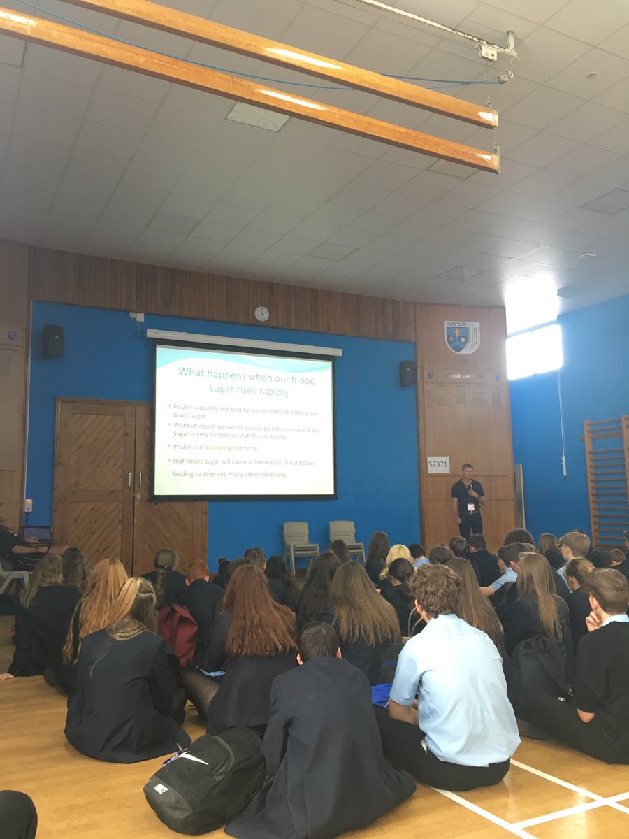 John Rawlings is in school today delivering a healthy eating presentation to year 9 PE students #healthyeatingweek