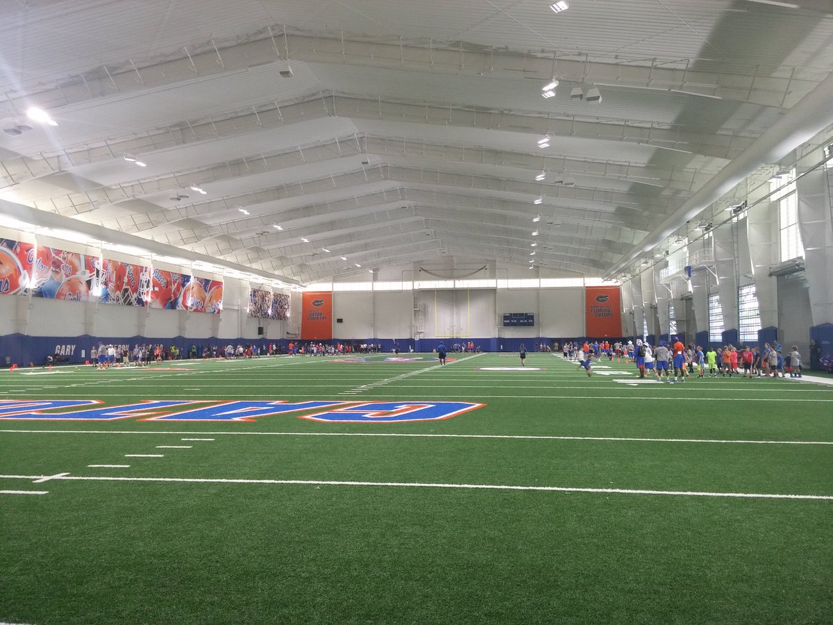 TheRTIChallenge's tweet photo. University of Florida Camp! #unsignedpreps #youthbustour https://t.co/bhI2Q3YkCy