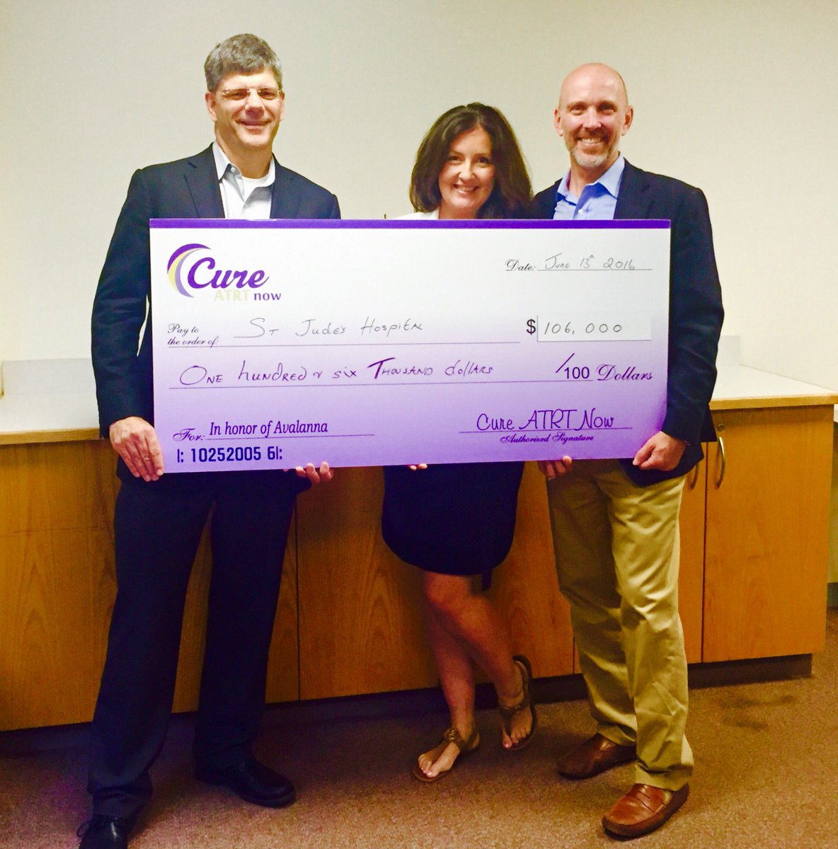 CureATRTNow's tweet photo. Honored to continue @Avalanna work. Presenting Dr Charlie Roberts $106,000 to fund research to cure ATRT 💜💛 https://t.co/ZhGp4YiAuK