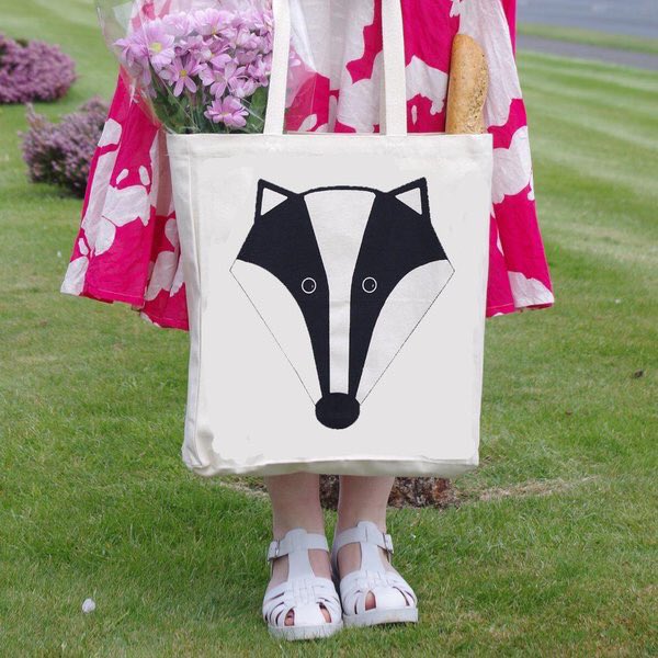 DizzyMissJames's tweet photo. Carry your bits &amp; bobs in a Mr Badger Tote Bag by DMJ..

https://t.co/AEGHSthoHV

#badger #ecofriendly #fairtrade https://t.co/2QpHcRiydp