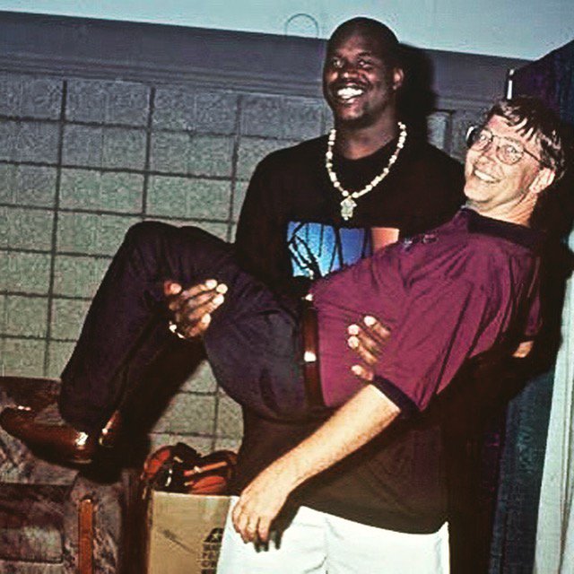 KernelProject's tweet image. #lol #shaq #holding #billgates #lookwhatifound #that #is #bigtime #vintage #backintheday