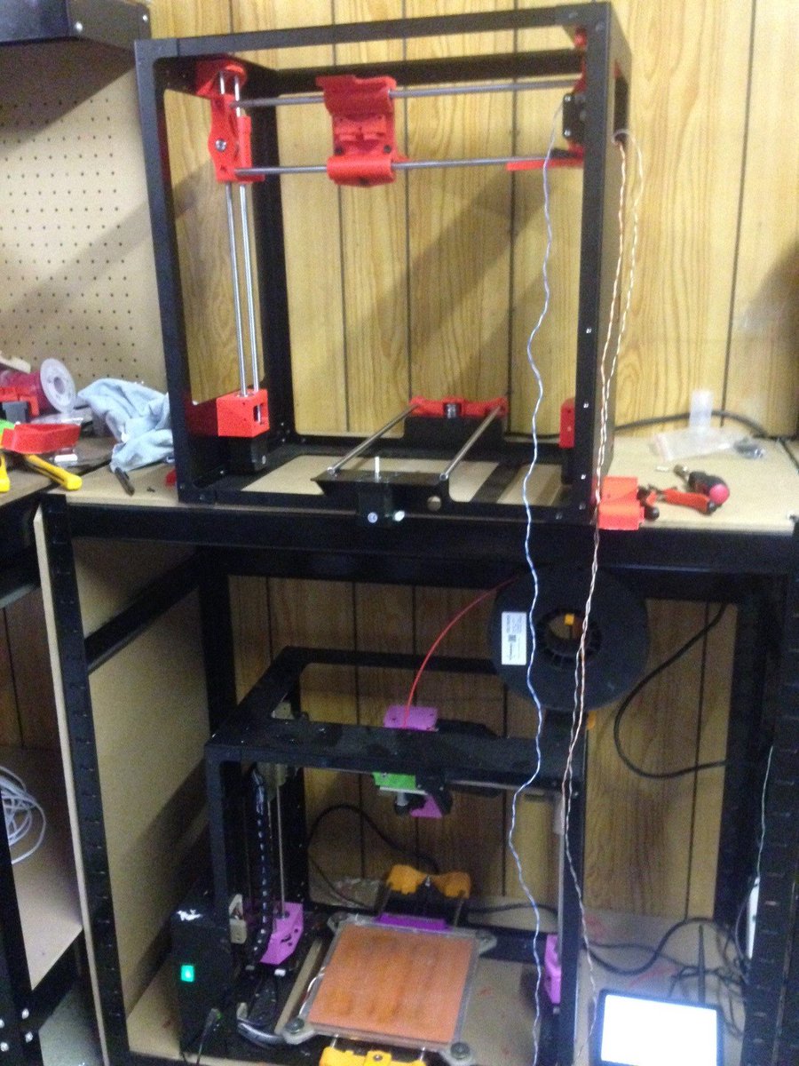 3DPrintcouk's tweet image. A #BlitzBot nearly finished! One below printing final parts... #MachinesBuildingMachines #Blitz3D #3dprinting #3D