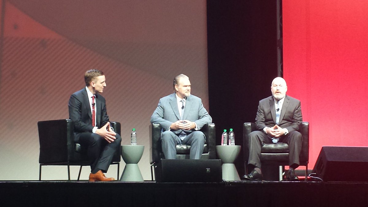 quantsplus's tweet photo. Big Minds Arnott &amp; Asness on Morningstar Conference stage #MICUS @qckisa @quantscorp https://t.co/4q1Bye75rM https://t.co/vULmS6Dvvi