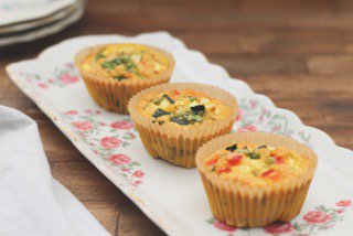 Gevulde ei muffins van <a href="/eatpurelove/">Eat.Pure.Love</a> #groentehelden #recept #muffins #gezond #eimuffins goo.gl/aK28KA