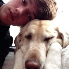 CamUpdatesIT's tweet image. Jake, il cane che ha accompagnato Cameron fin da bambino purtroppo è venuto a mancare qualche giorno fa 😔 #RIPJake