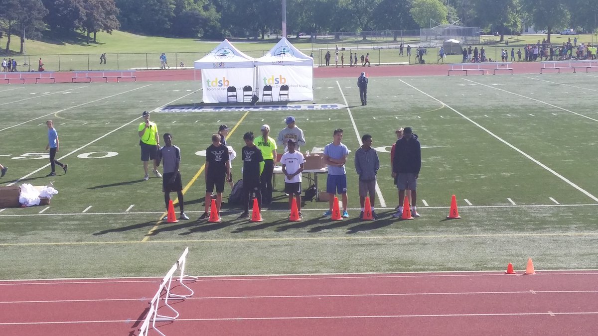 7AnomalyNK's tweet photo. Our first City Gold Medal from Nikens in Grade 8 boys High Jump!!!! #tdsbtrack #highjumpchamp #nktrack https://t.co/Cwe51Hv2zj