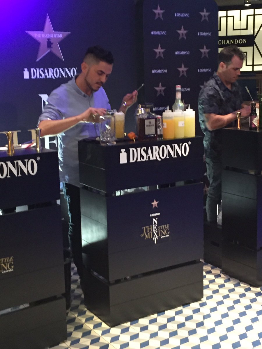 FombuenaHilario's tweet photo. #disaronnomixingstarbcn2016 #keepmixing @cocktailclam @mesquebarmans @magatzemclam @tonicanto71 @barmansvalencia https://t.co/BkKEhAKffs