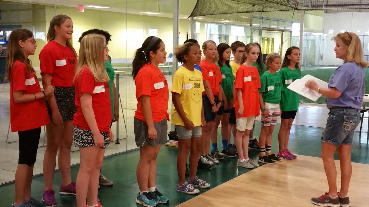 anitajparker's tweet photo. AMERICA sung by 5th grade chorus
#FifthGradeFinale https://t.co/kGtCom1DwC