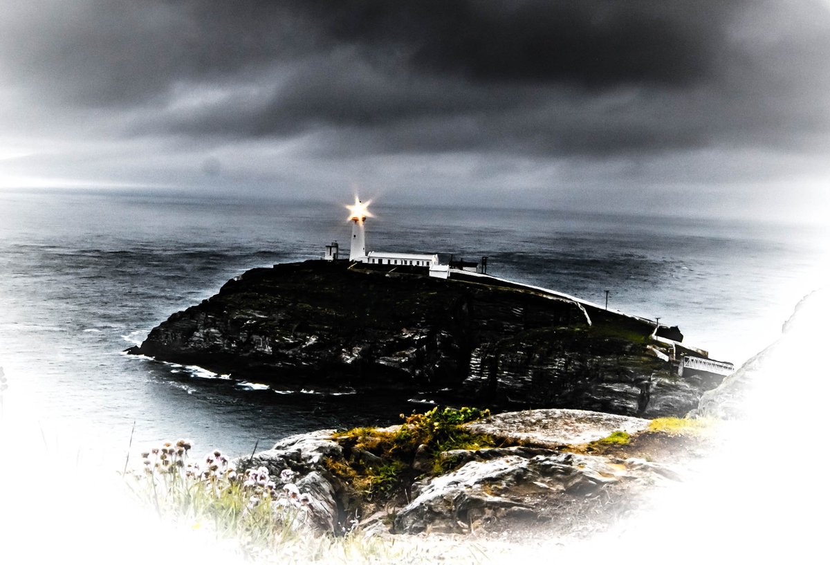 ogwenfalls's tweet photo. South Stack, Anglesey, North Wales, Uk #southstack#anglesey#lighthouse#northwales https://t.co/HIpd3QpxFt