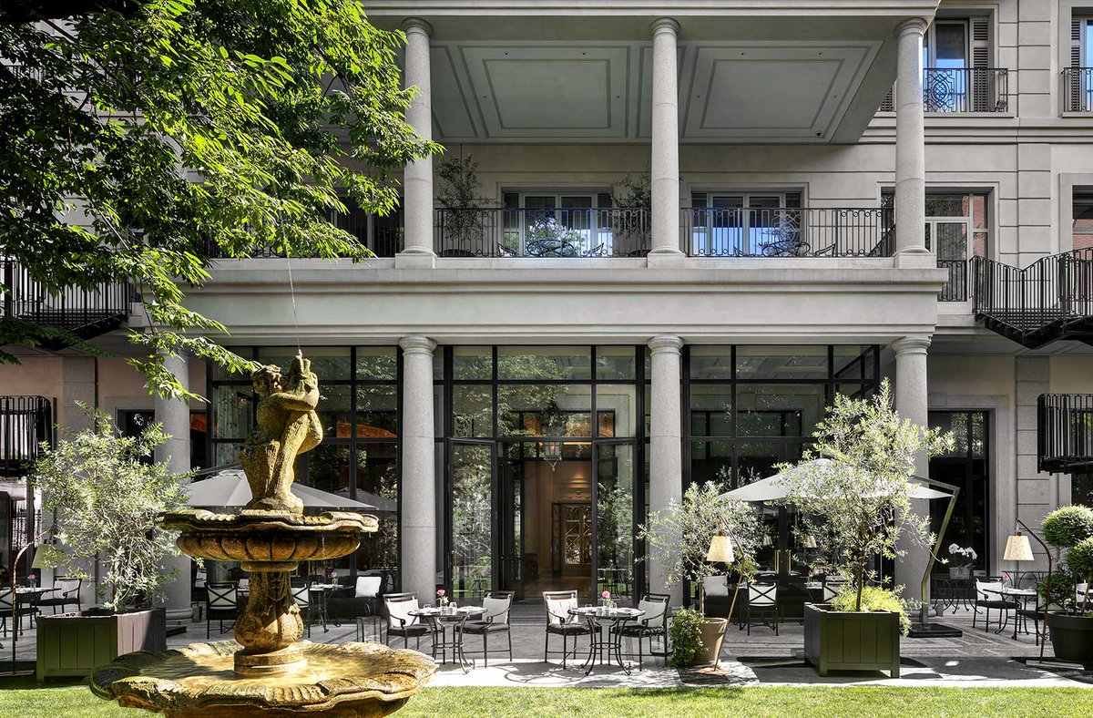 Take a moment of #relax in our old-century #garden #milano #lhwtraveler #uncommontravel